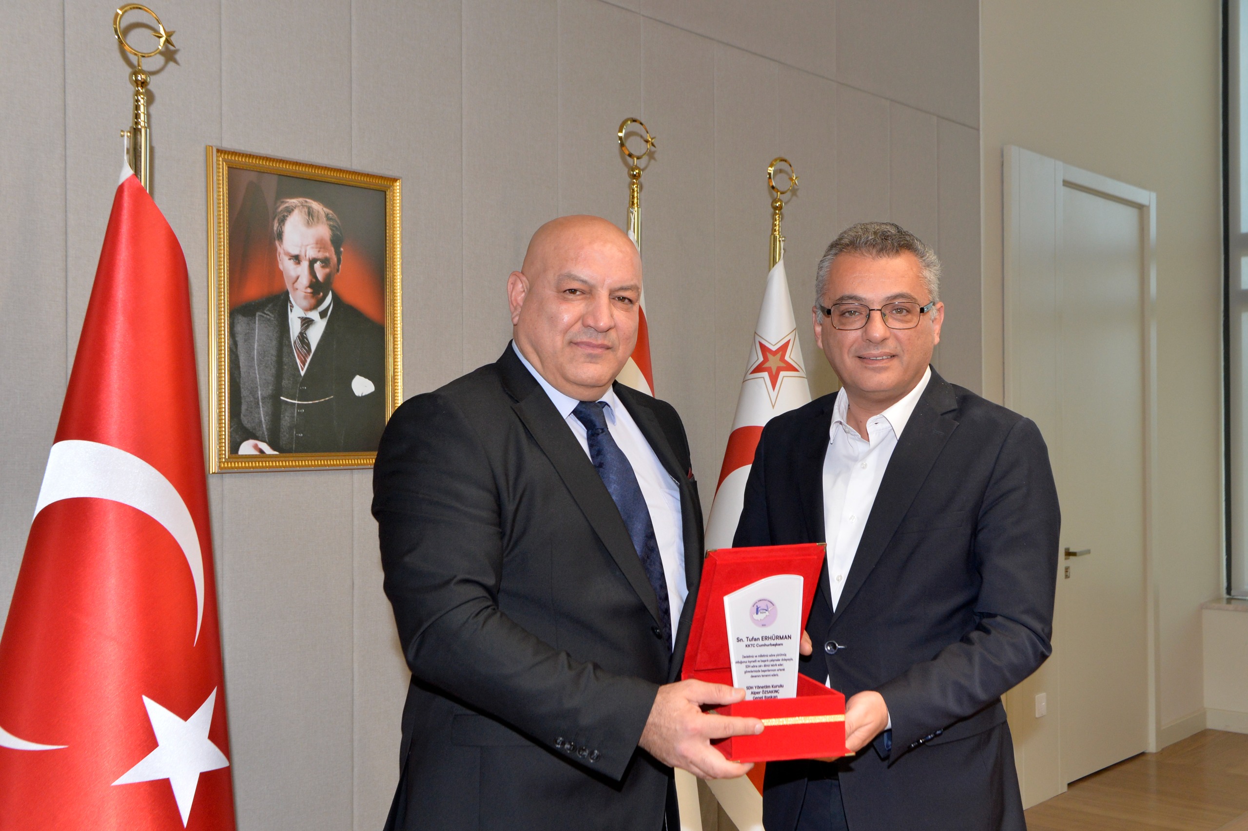 Cumhurbaşkanı Erhürman, SDH Genel Başkanı Özsakınç ve yönetim kurulu üyelerini kabul etti